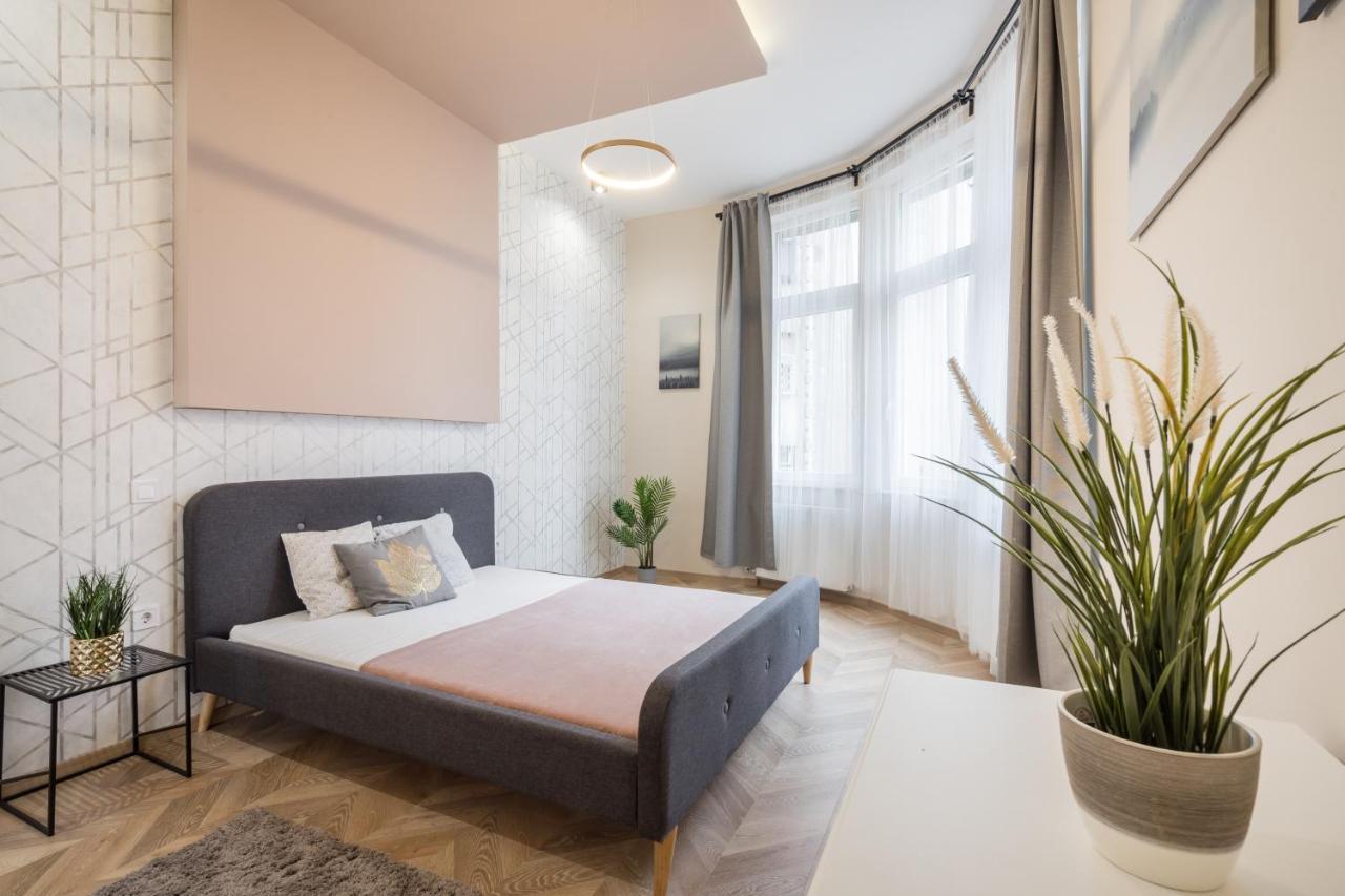 Appartement Amora Homes 3 Bedrooms Bright Flat In The Heart Of The -free Parking Need Reservation *