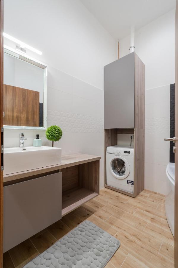 Amora Homes 3 Bedrooms Bright Flat In The Heart Of The -free Parking Need Reservation Apartman Budapest