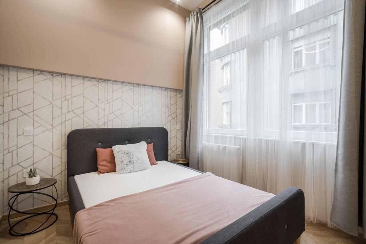 Apartman Amora Homes 3 Bedrooms Bright Flat In The Heart Of The -free Parking Need Reservation