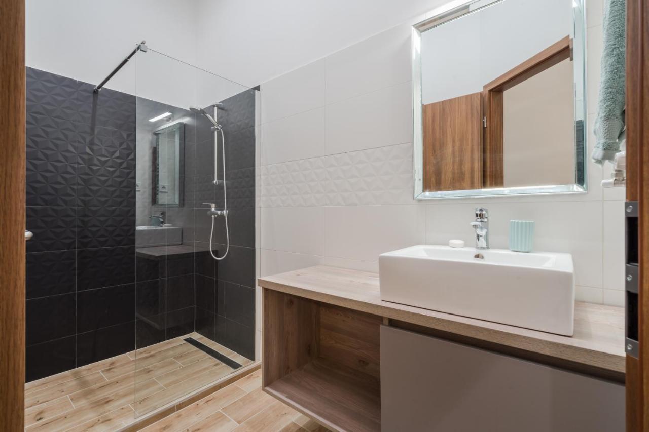 Apartman Amora Homes 3 Bedrooms Bright Flat In The Heart Of The -free Parking Need Reservation *