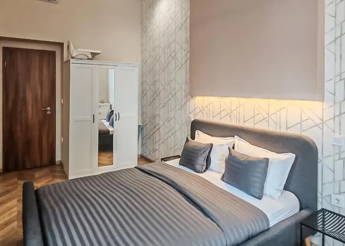 Amora Homes 3 Bedrooms Bright Flat In The Heart Of The City -Free Parking Need Reservation