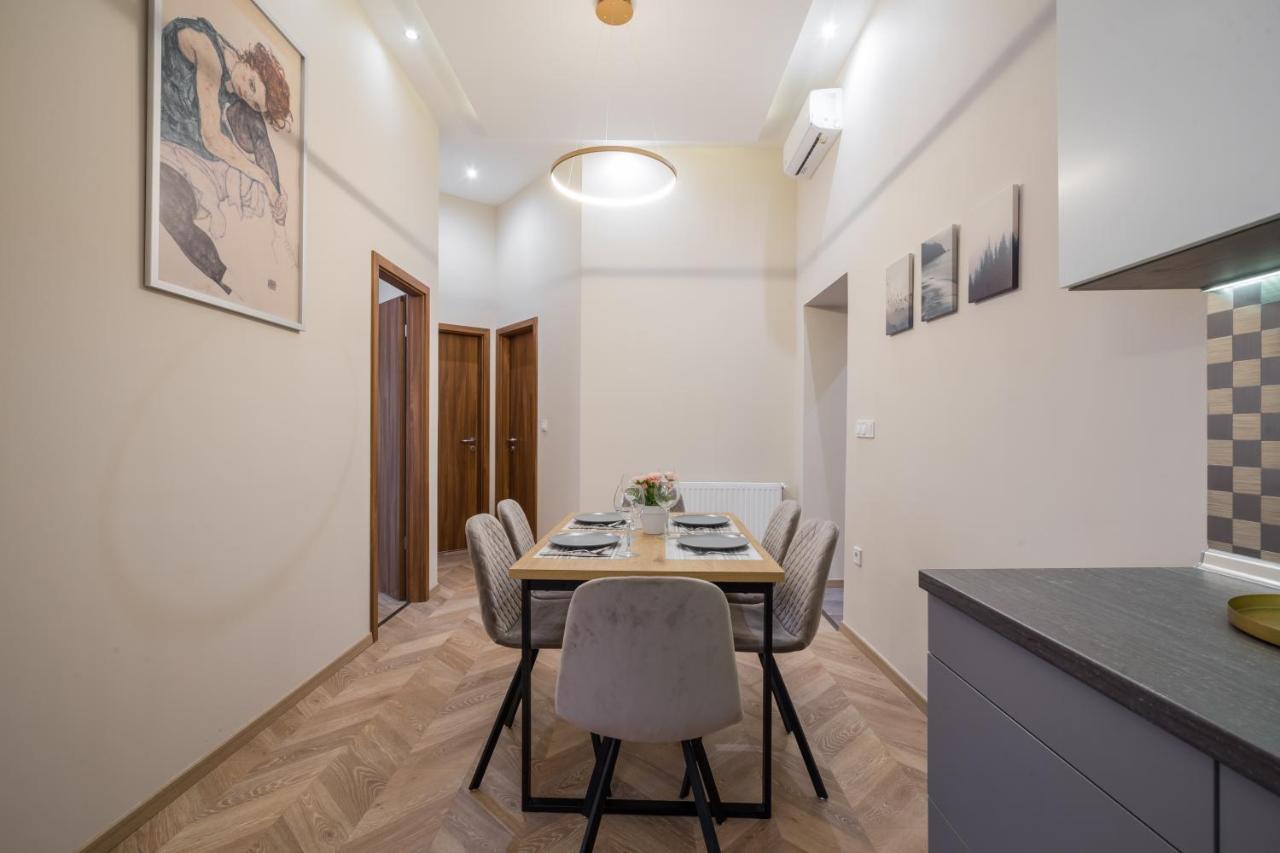 Amora Homes 3 Bedrooms Bright Flat In The Heart Of The -free Parking Need Reservation Budapest