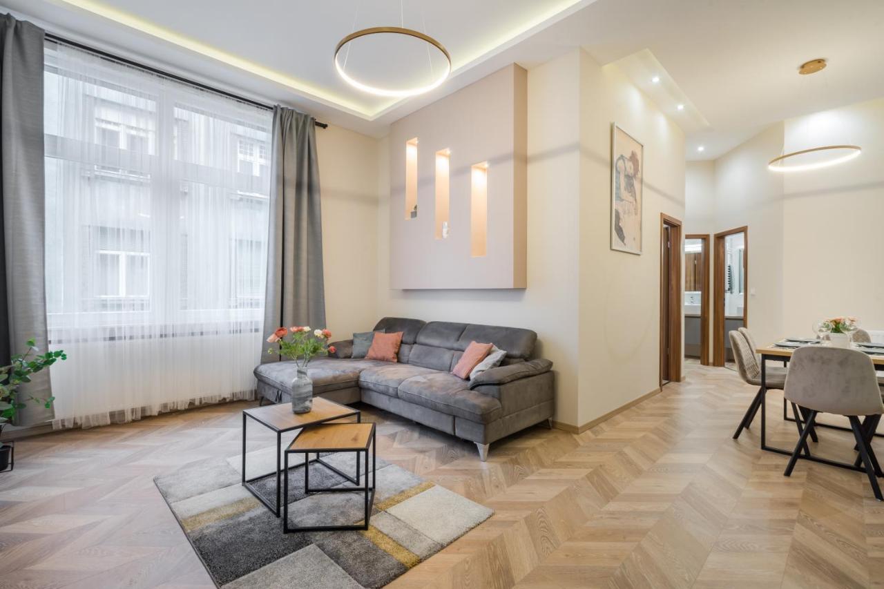 Amora Homes 3 Bedrooms Bright Flat In The Heart Of The -free Parking Need Reservation * Budapest